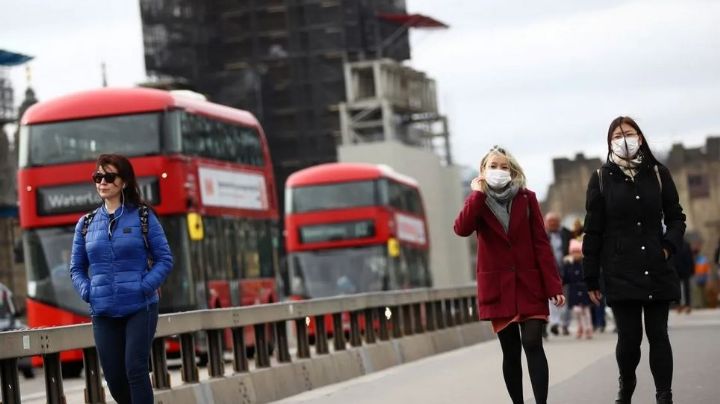 Por alza en contagios de Covid-19, Reino Unido introduce reglas de restricción en la población