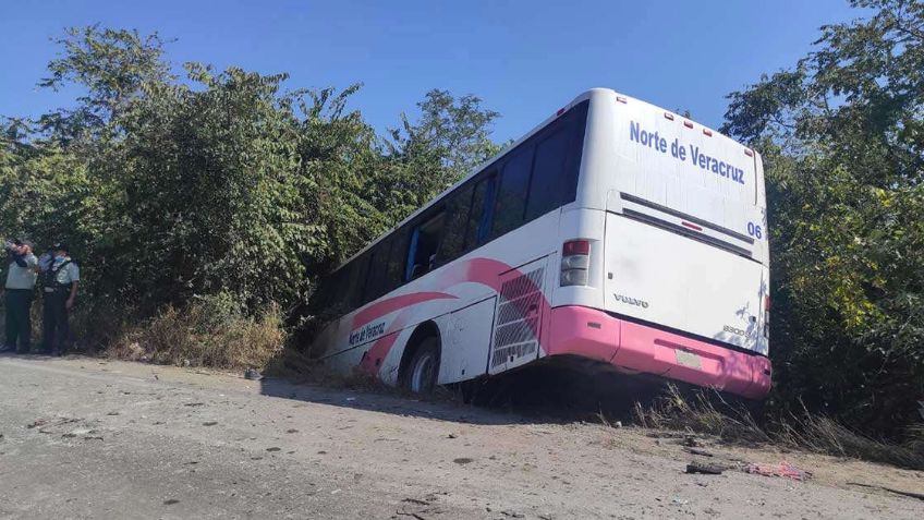 Trágica Navidad: Dos personas mueren y 15 más resultan heridas en fuerte accidente vehicular