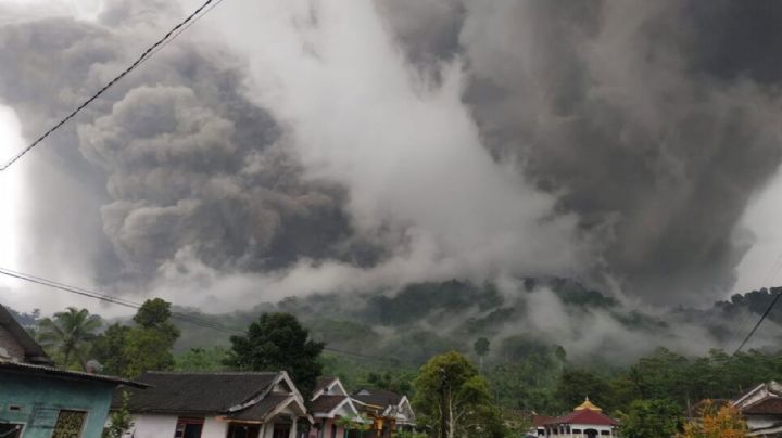 Caos en Indonesia: Erupción del volcán Semeru en isla de Java deja un muerto y 41 heridos