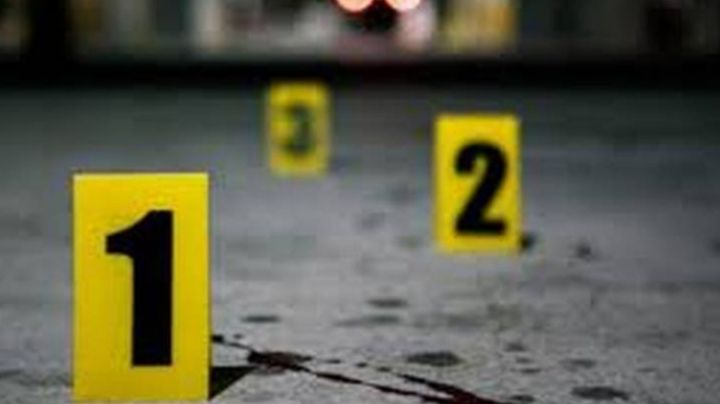 De dos balazos, crimen organizado termina con la vida de una joven; la abandonaron en una carretera