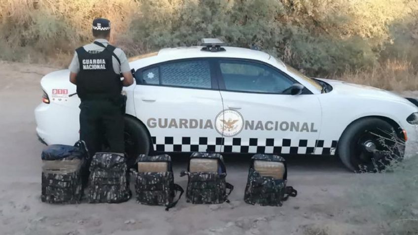 Entre matorrales, encuentran cinco mochilas con 30 kilos de marihuana en Sonora