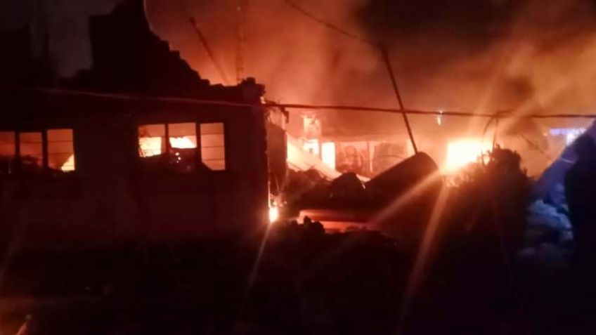 Suman 6 víctimas mortales tras explosión de un polvorín en Puebla; 2 serían menores de edad