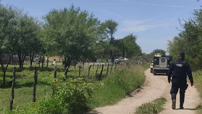 Dos hombres son ejecutados a balazos y abandonados sobre una brecha en Nuevo León