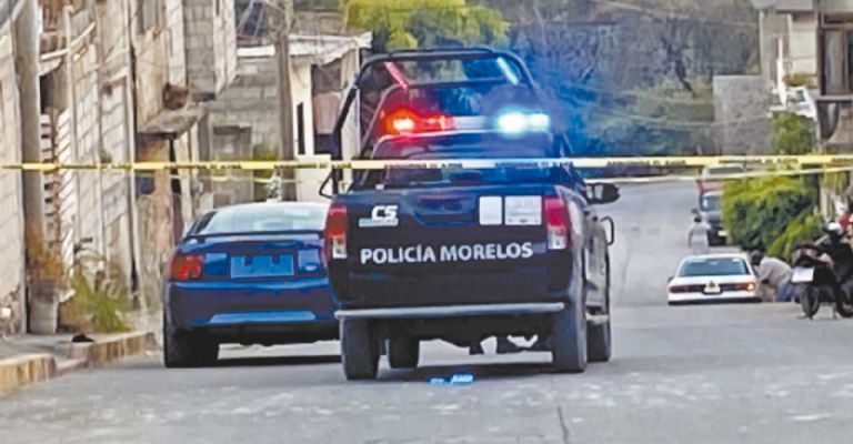 Autoridades llegan al sitio del crimen