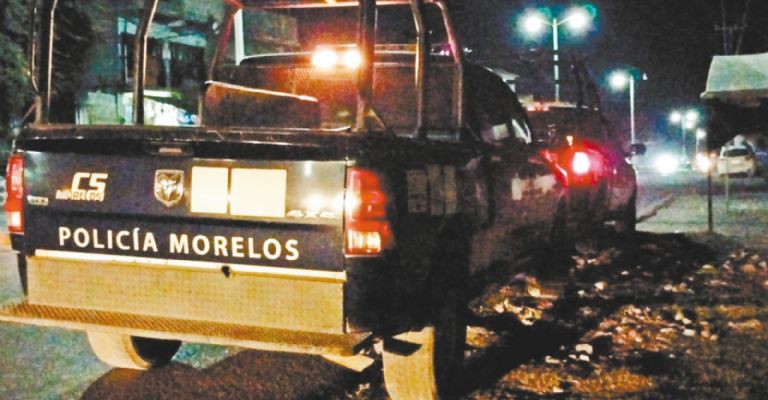 Autoridades llegan al sitio del crimen