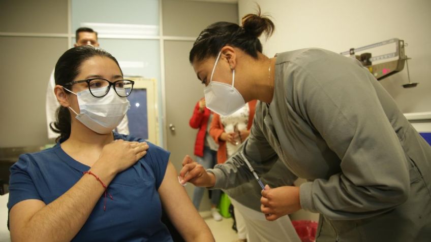 Más de 50 mil trabajadores del Issste ya tienen la vacuna contra Covid-19