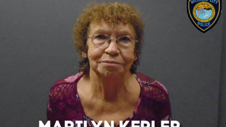 Mujer de 74 años es arrestada tras golpear a su pareja sentimental con un martillo