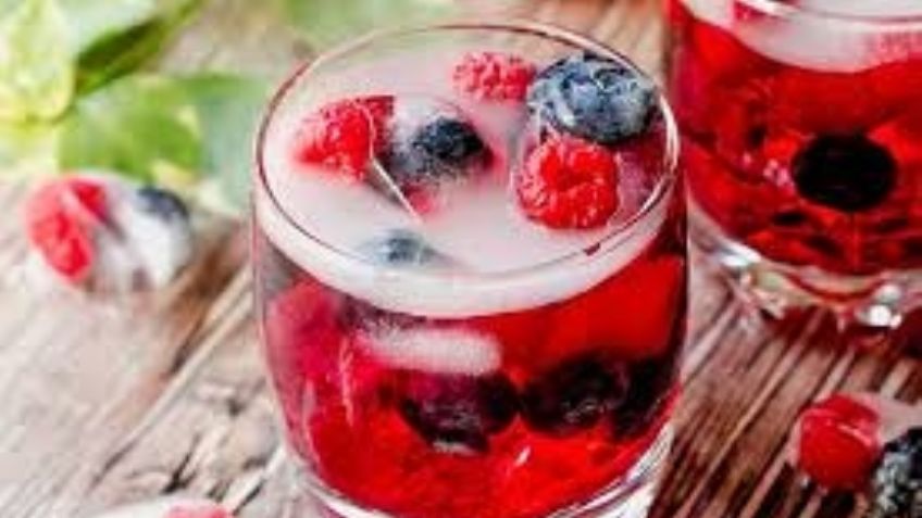 Eleva la temperatura en este 14 de febrero con un rico cóctel llamado vodka pasión