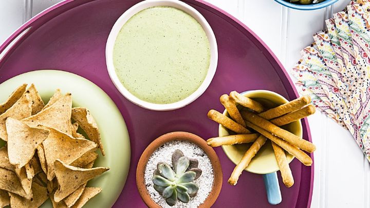 Este 'dip' de chile poblano será perfecto para acompañar todas tus botanas