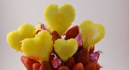 ¡Amor 'fitness'! Estas brochetas de fruta son perfectas para desayunar con tu pareja