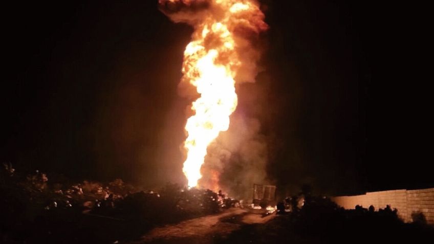 Muere uno por incendio de toma clandestina de Pemex en la carretera México-Querétaro