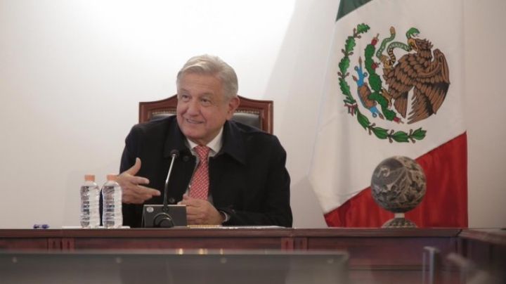 AMLO afirma que llevará señal de telefonía móvil "hasta a las comunidades más apartadas de México"
