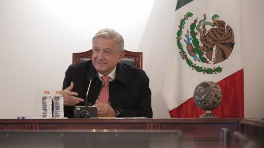 AMLO afirma que llevará señal de telefonía móvil "hasta a las comunidades más apartadas de México"
