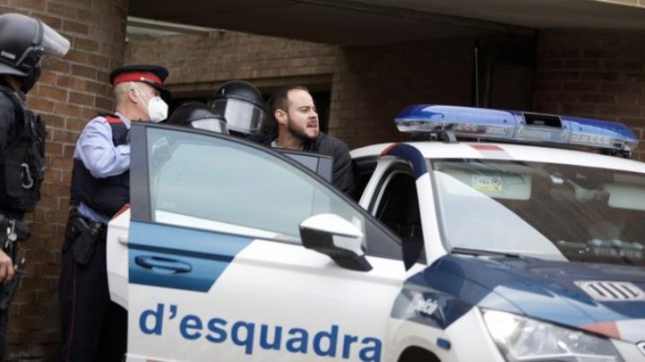 Detención del rapero Pablo Hasél provoca disturbios en Cataluña; hay varios heridos y detenidos