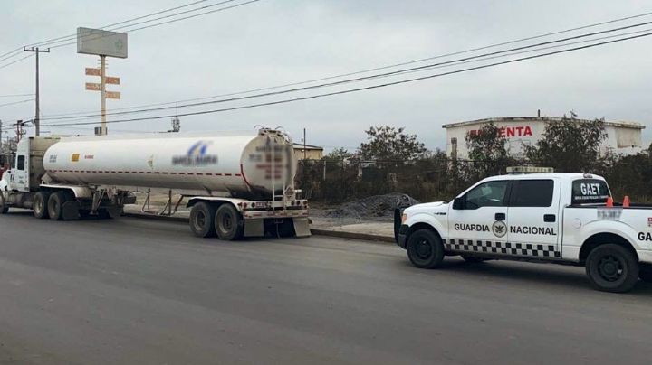 Golpe al huachicoleo: Interceptan y decomisan camión con más de  27 mil litros de diésel