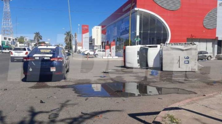 Terrible choque volcadura deja cuantiosos daños materiales en Ciudad Obregón