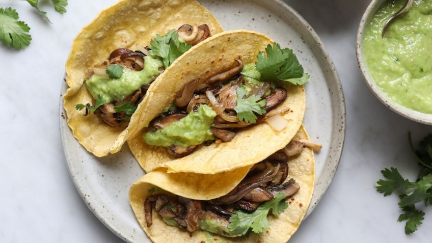 ¿No te gusta el pescado? Prepara unos tacos de setas estilo carnitas esta cuaresma
