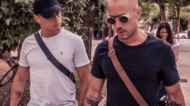 ¡No le ayudes, compadre! Javier 'Chicharito' Hernández es 'ventaneado' por su coach e Internet reacciona