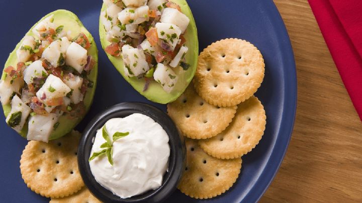 ¡Más rico, imposible! Deleita tu cuaresma con este delicioso aguacate relleno de ceviche