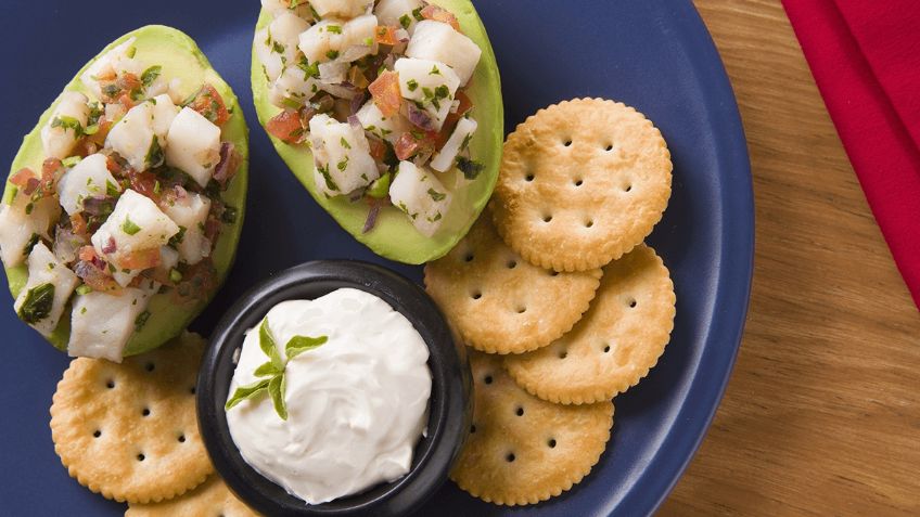 ¡Más rico, imposible! Deleita tu cuaresma con este delicioso aguacate relleno de ceviche