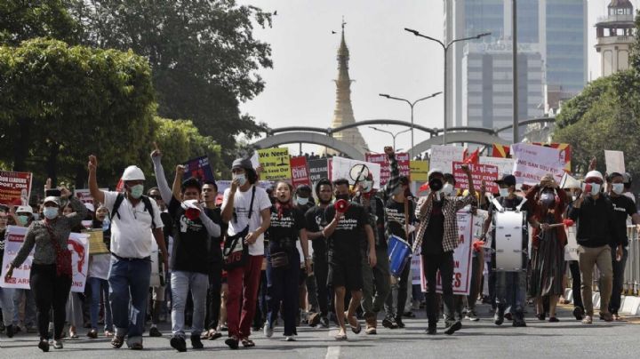 Tras manifestaciones que dejaron dos muertes, Facebook elimina página del ejército de Birmania