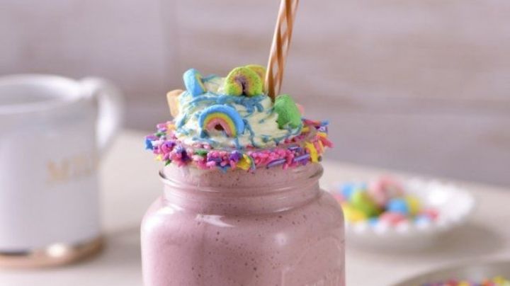 ¡Dulce y colorida! Disfruta de esta malteada de unicornio perfecta para el calor de cuaresma