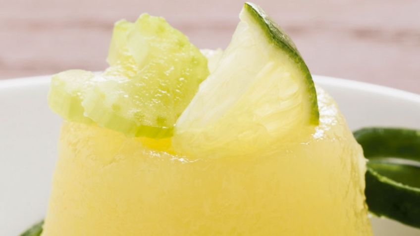 Supera la próxima temporada de calor con ayuda de esta rica gelatina de pepino y apio