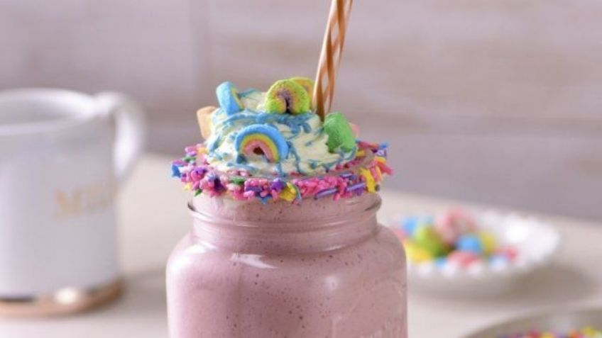 ¡Dulce y colorida! Disfruta de esta malteada de unicornio perfecta para el calor de cuaresma