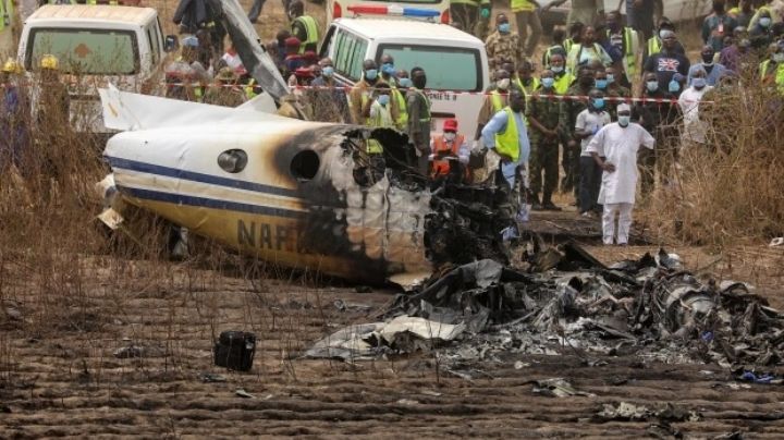 "Todos gritaban": Avión intenta rescatar a 42 personas secuestradas y explota; mueren 7