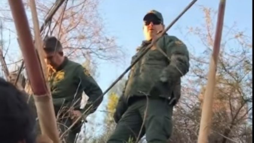 VIDEO: ¡Héroe! 'Coyote' enfrenta a agentes de 'la migra' para defender a grupo de 'ilegales'