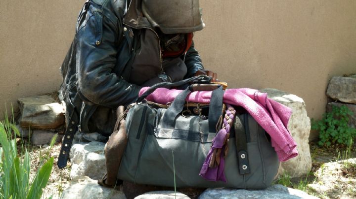 TikTok: Adolescente vagabundo muestra cómo él y su madre sobreviven con 1 dólar 