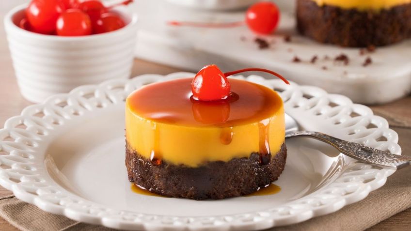 Dale una explosión de sabor a tu paladar con este chocoflan en microondas