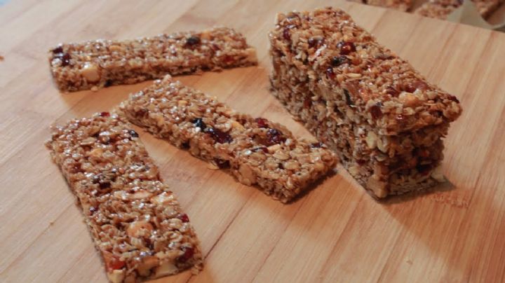 ¡No creerás que son 'fitness'! Estas barritas de plátano y maní son las golosinas perfectas para ti