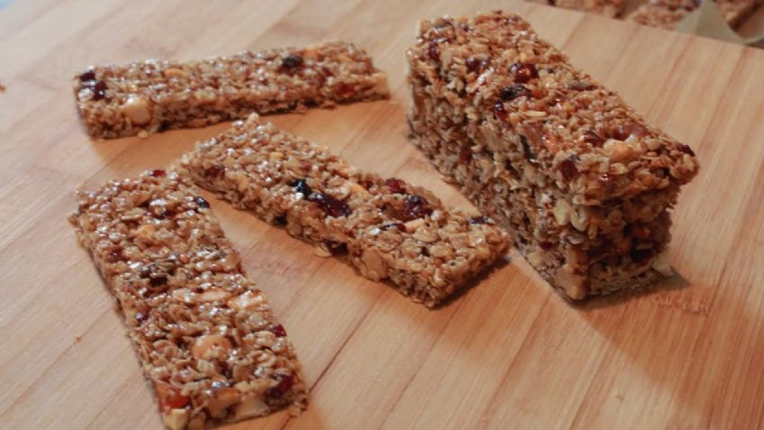 ¡No creerás que son 'fitness'! Estas barritas de plátano y maní son las golosinas perfectas para ti