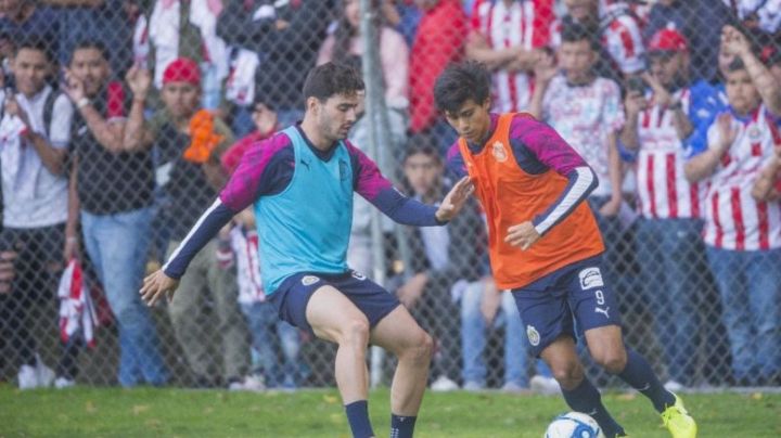 ¿No hay crisis en Chivas? JJ Macías y Briseño casi se agarran a golpes