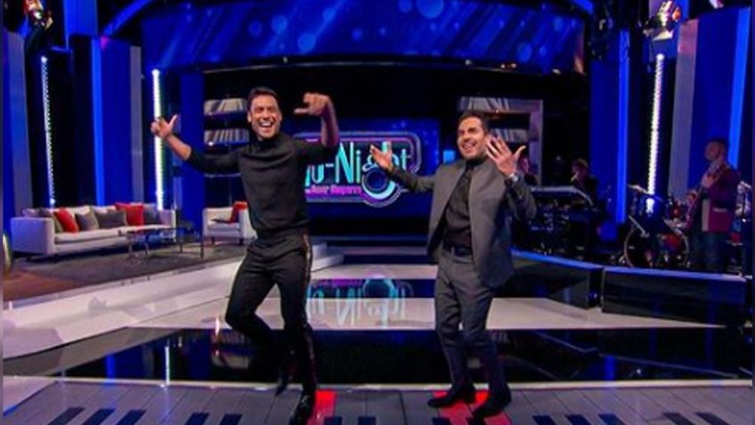Carlos Rivera y Omar Chaparro encienden el foro de 'Tu-Night' al hacer música con sus pies