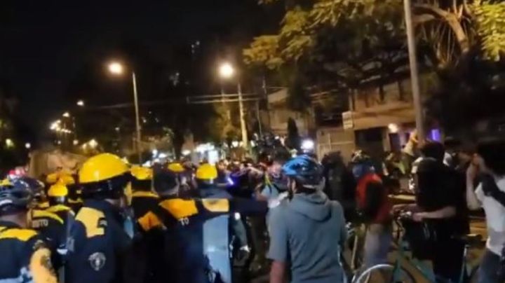 VIDEO: Agentes de la SSC pelean con ciclistas durante rodada en CDMX; suspenden a 11 oficiales