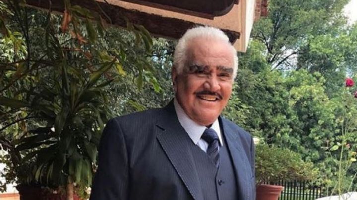 Orgulloso de las nuevas generaciones, Vicente Fernández presume a uno de sus bisnietos