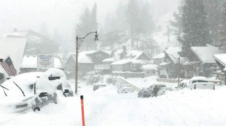 Abuelita de 77 años se queda dormida y vive cuatro días varada en la nieve