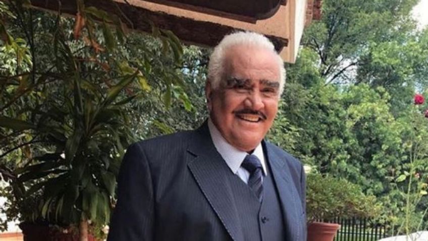 Orgulloso de las nuevas generaciones, Vicente Fernández presume a uno de sus bisnietos