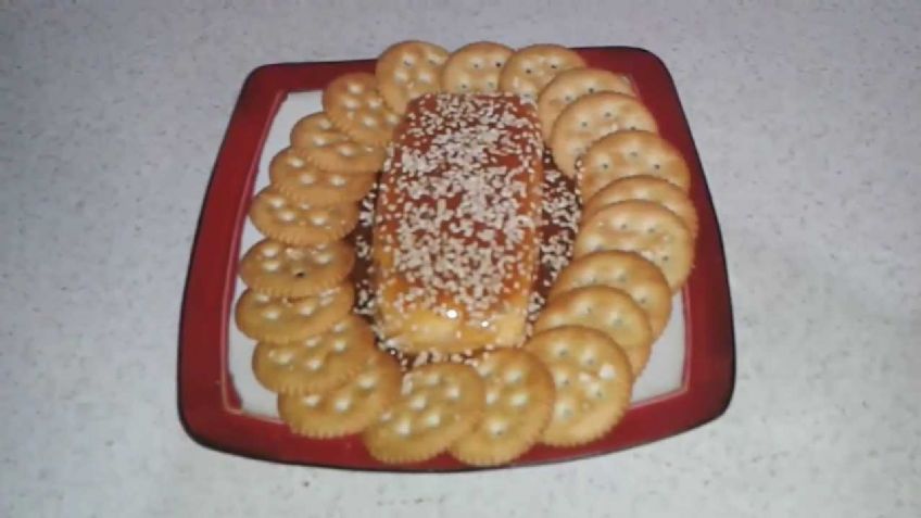 Disfruta del Super Bowl 2021 con este rollo de queso con chile chipotle