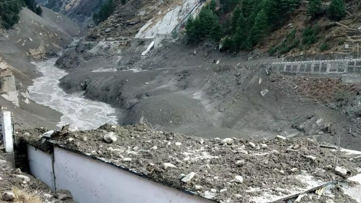 Tragedia mundial: Se desprende glaciar del Himalaya y deja 150 desaparecidos y 9 muertos