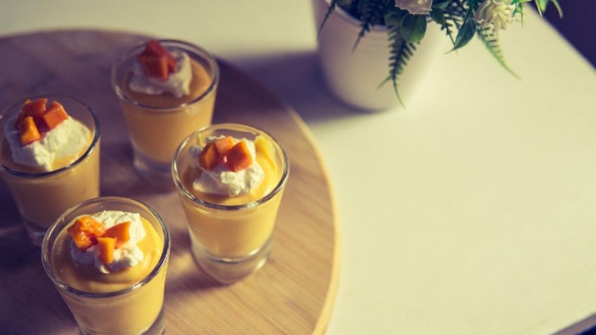 Disfruta la temporada de mango con este increíble y cremoso mousse