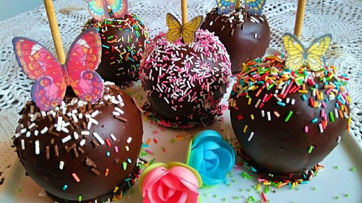 ¡Perfectas para San Valentín! Estas manzanas cubiertas con chocolate son regalos ideales