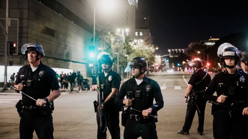 (VIDEO) "¿Por qué me pega?": Someten a camillero del IMSS; colegas denuncian abuso de poder