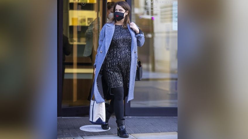 Nieta de la Reina Isabel II presume su 'pancita' de embarazada en evento real