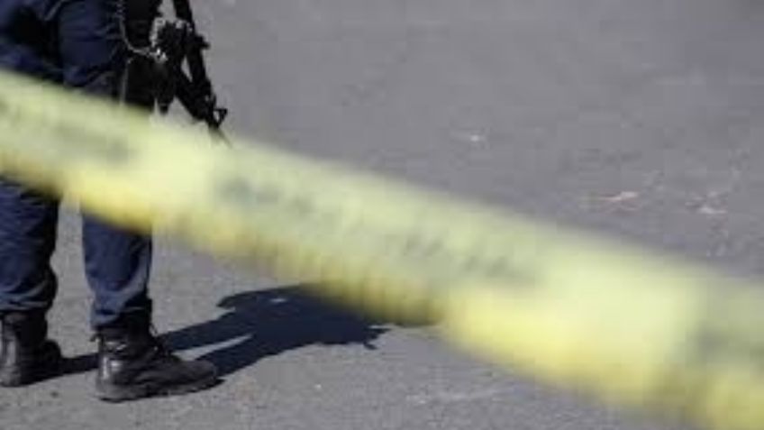 Mujer es localizada sin vida a un costado de una carretera en Morelos; estaba maniatada y baleada