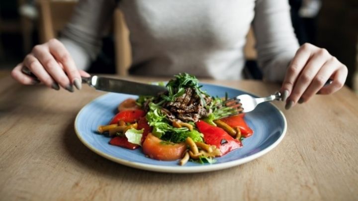 No solo es la jarra del buen beber, algunos alimentos también pueden hidratarte