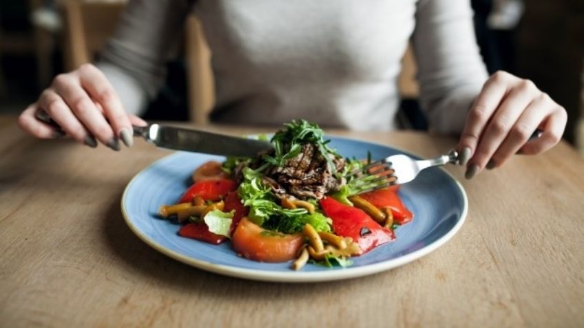 No solo es la jarra del buen beber, algunos alimentos también pueden hidratarte