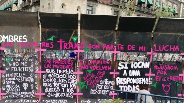 AMLO afirma que 'muro de la paz' se iba a quedar una semana, "pero lo tiraron"